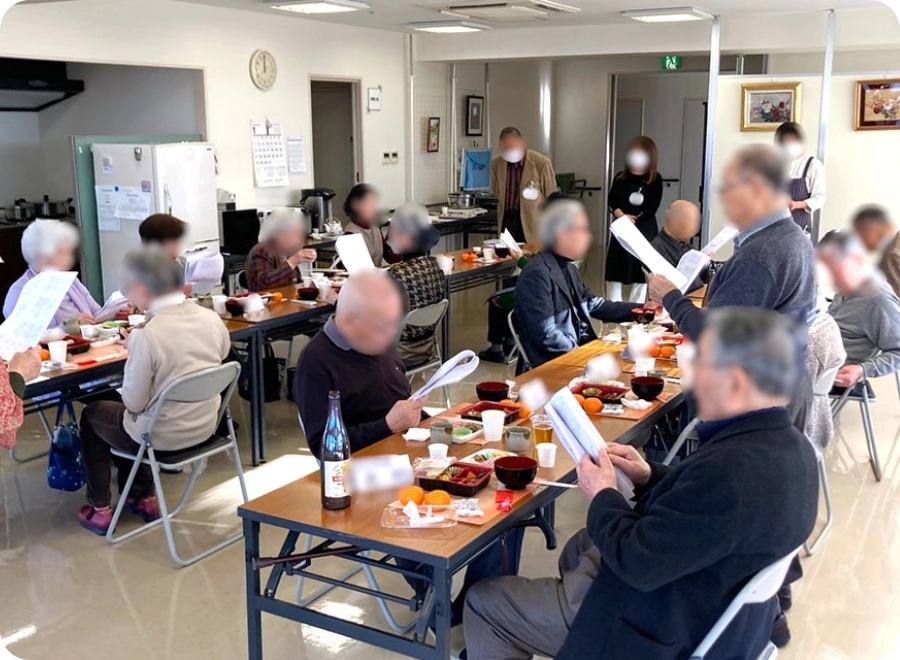 元日 新年最初のお膳を皆でいただきます。お酒もふるまわれます。