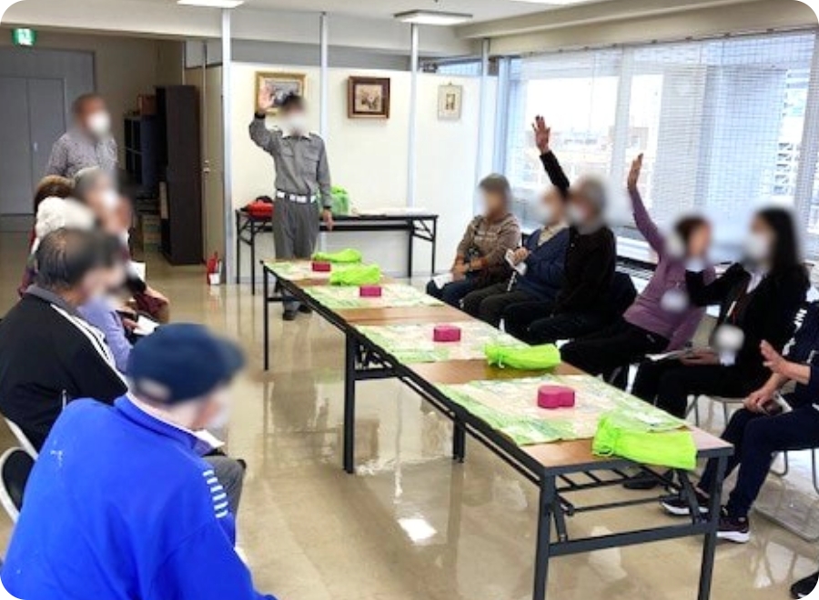 AED講習 消防署の方をお招きし、心肺蘇生法の講習を 行いました。